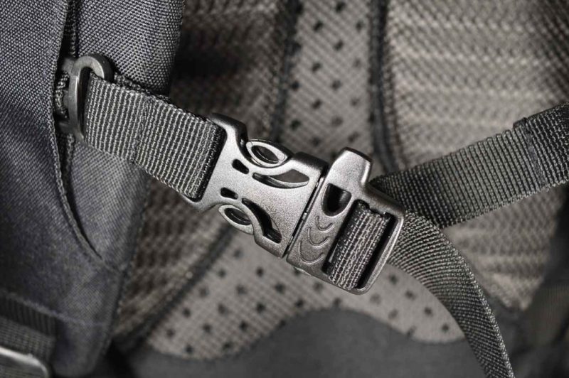 how to adjust backpack straps